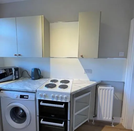Whole House Modern Two Bedroom In Newcastle - Free Parking
