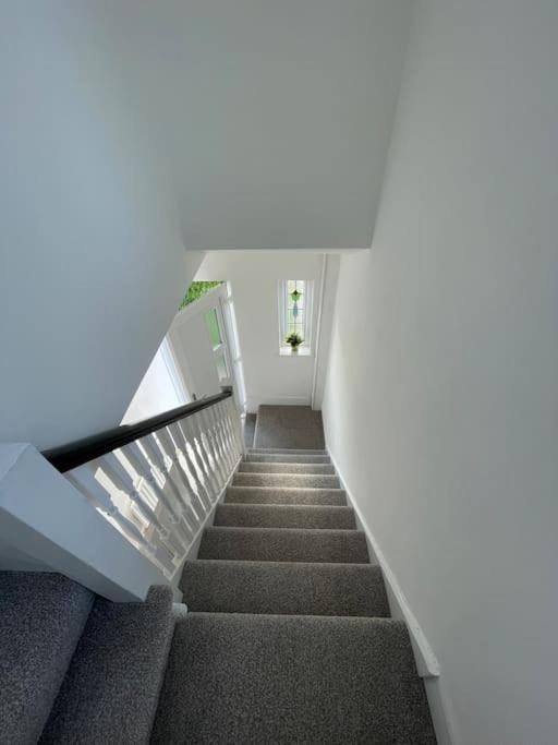 Whole House Modern Two Bedroom In - Free Parking *