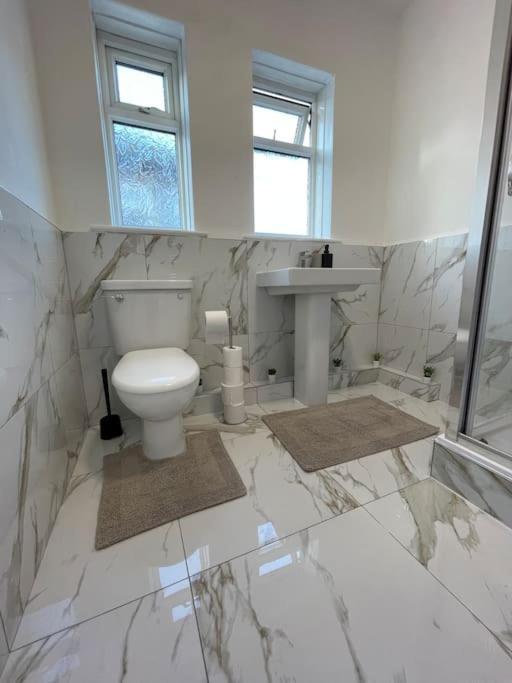 Whole House Modern Two Bedroom In - Free Parking Apartment Newcastle upon Tyne