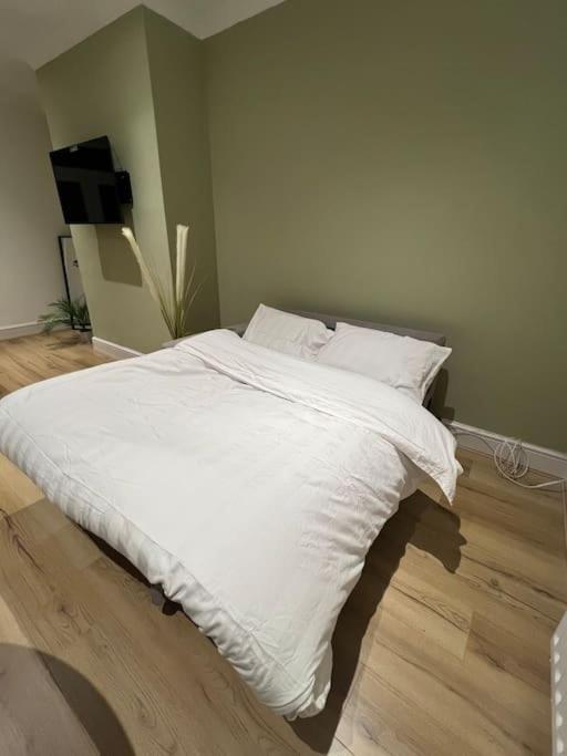 Whole House Modern Two Bedroom In - Free Parking