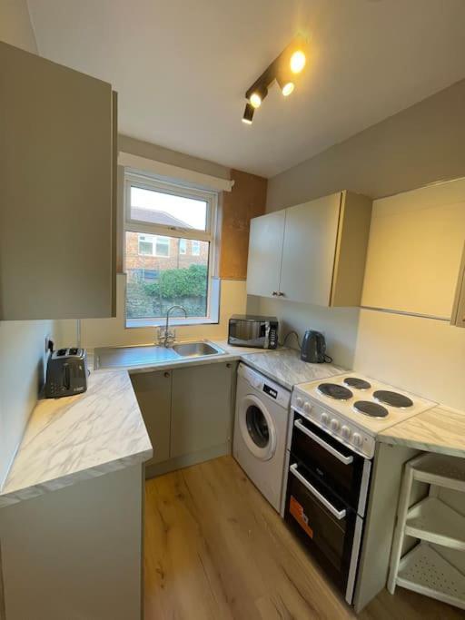 Whole House Modern Two Bedroom In - Free Parking Apartment Newcastle upon Tyne